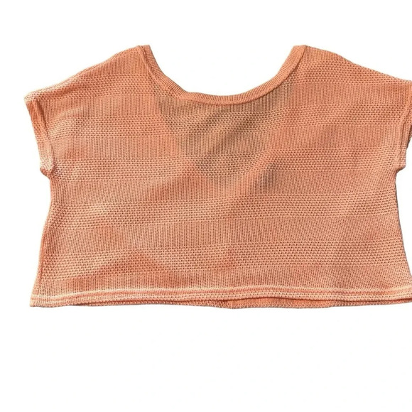 Rubbish Tops - Rubbish women's oversized size medium knit peach crop top with V- neck back